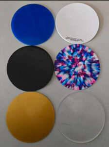 The 6 available color options are shown in the photo.